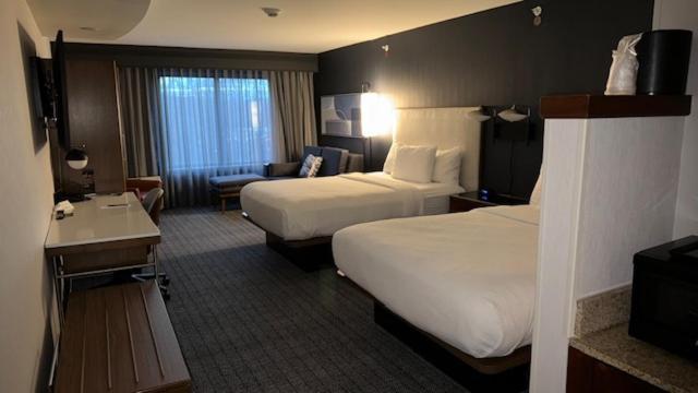 Courtyard By Marriott Kingston Ξενοδοχείο Εξωτερικό φωτογραφία