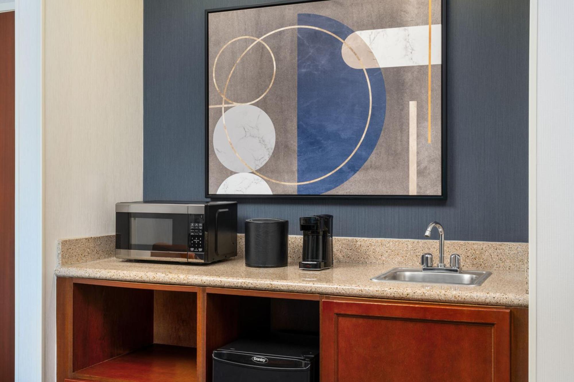 Courtyard By Marriott Kingston Ξενοδοχείο Εξωτερικό φωτογραφία