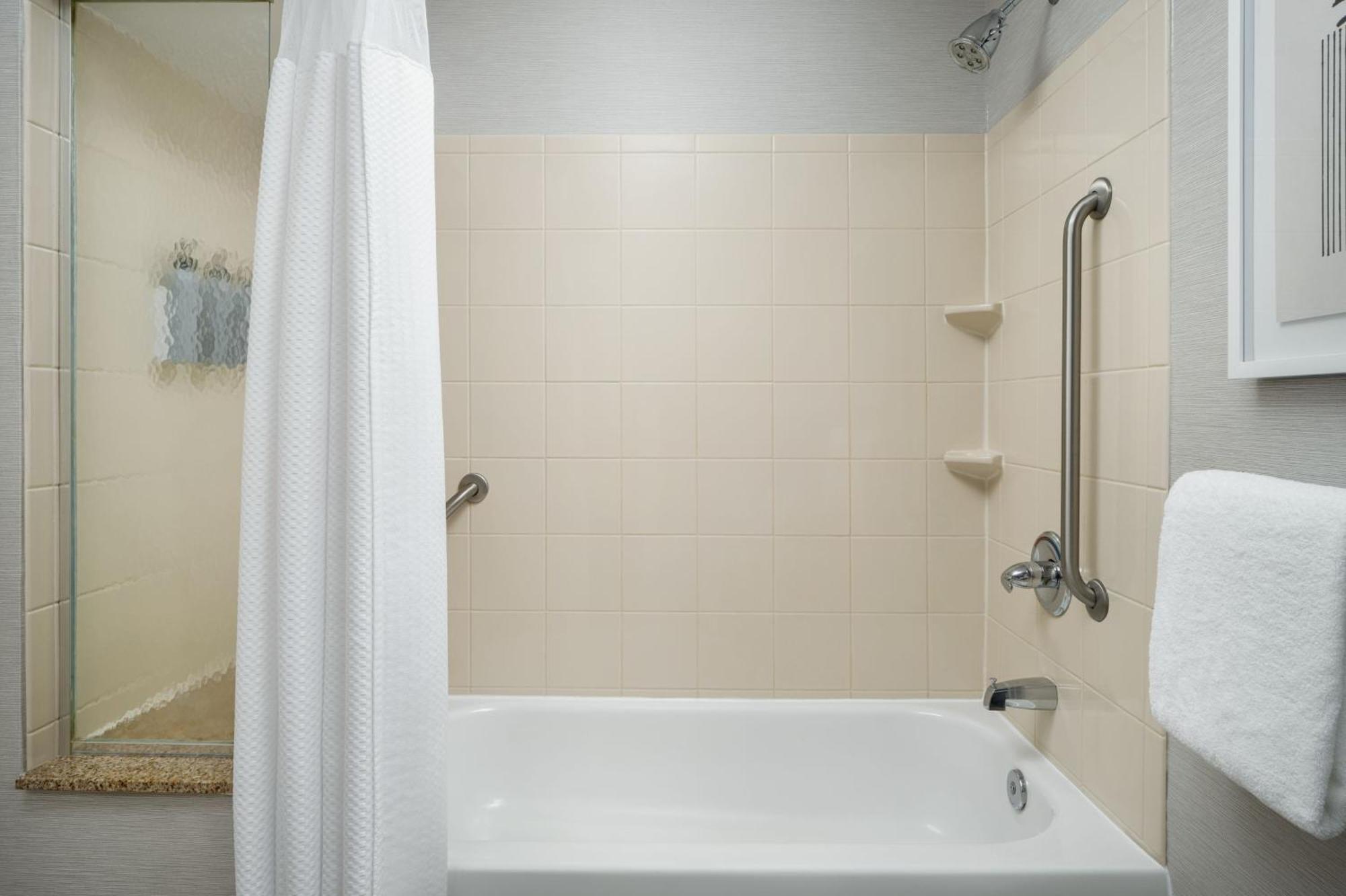 Courtyard By Marriott Kingston Ξενοδοχείο Εξωτερικό φωτογραφία