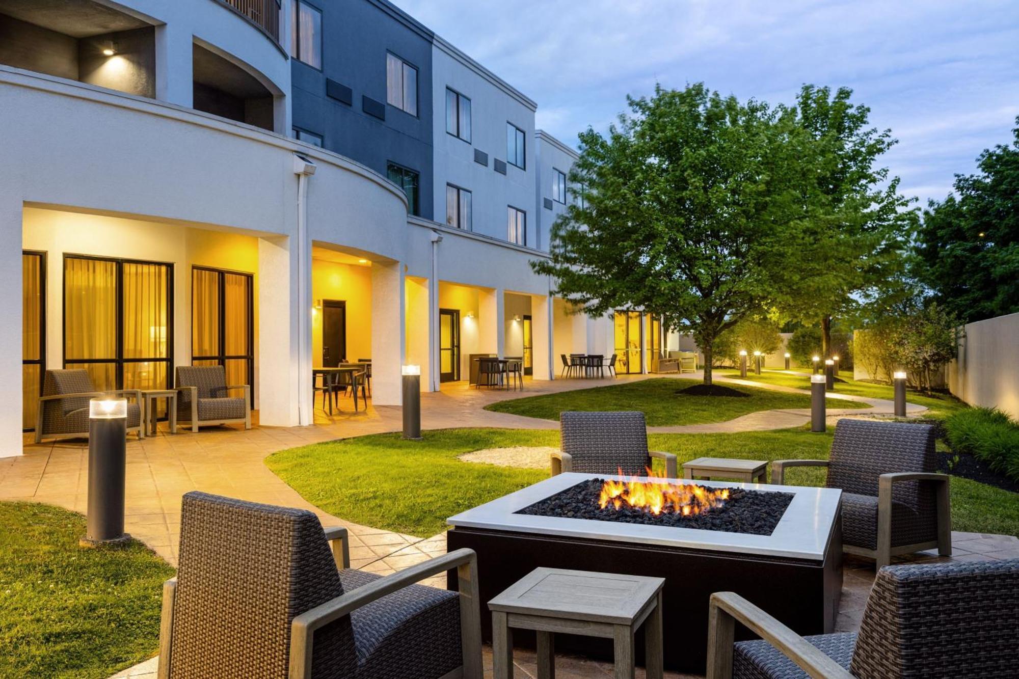 Courtyard By Marriott Kingston Ξενοδοχείο Εξωτερικό φωτογραφία
