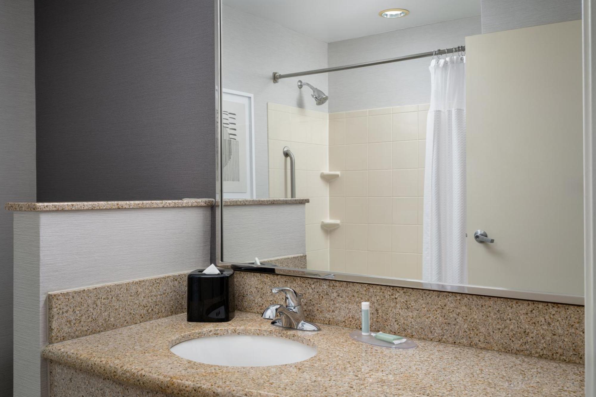 Courtyard By Marriott Kingston Ξενοδοχείο Εξωτερικό φωτογραφία